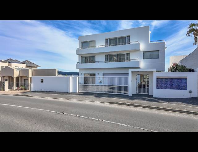 6 BEDROOM HOUSE FOR SALE IN BLOUBERGSTRAND